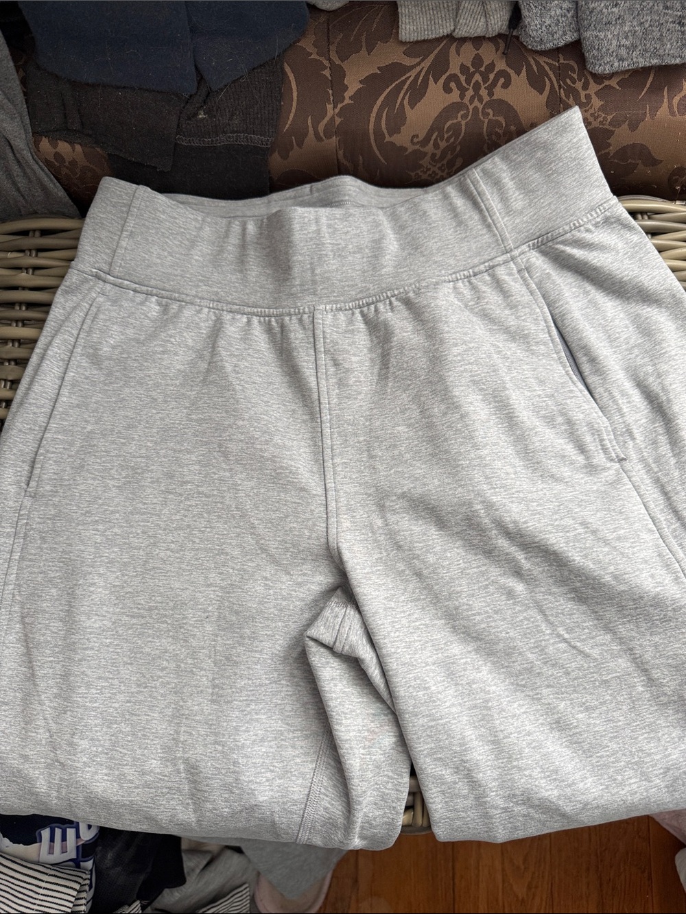 lululemon athletica womens Light Gray Sweatpants — Soft Everyday Joggers